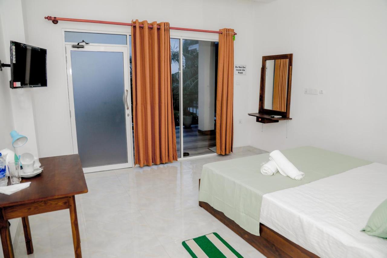 Araliya Lagoon Park Resort Negombo Bagian luar foto